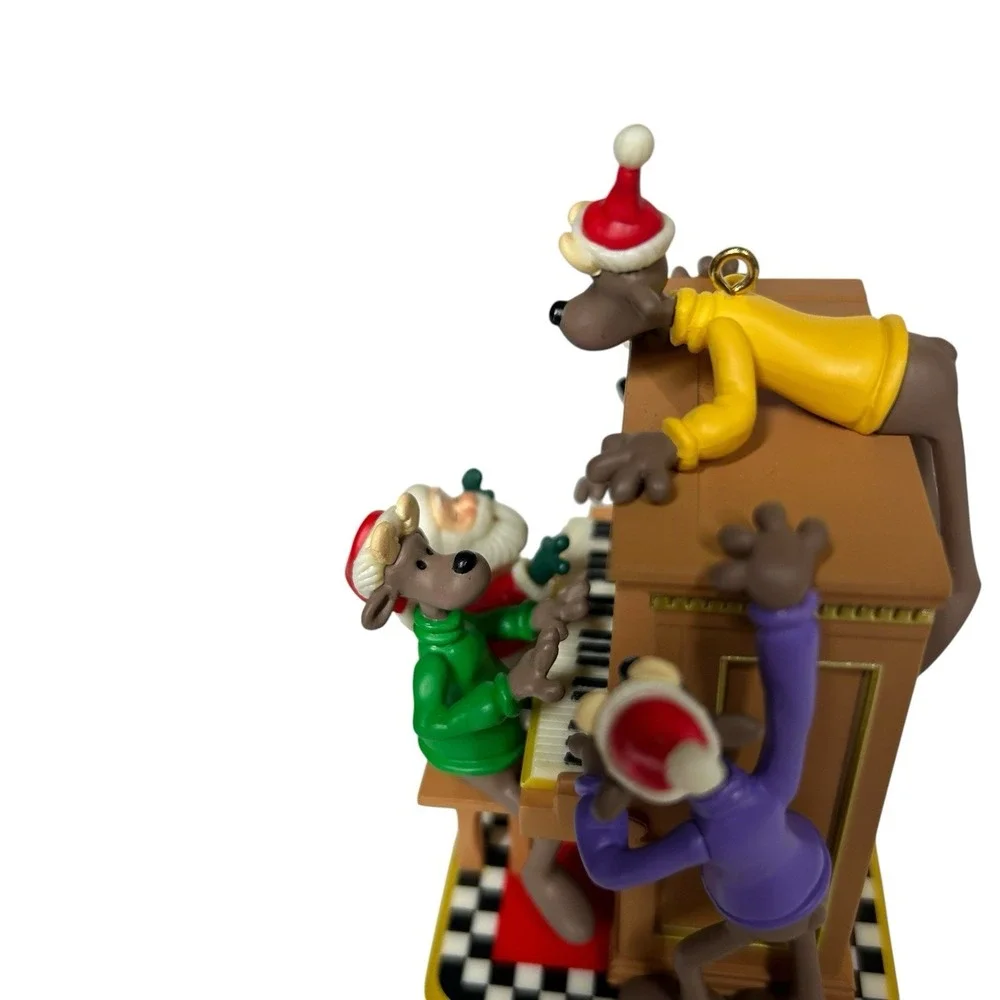 Vtg Hallmark Keepsake Ornament Kris and the Kringles Wind Up Music & Moves 2004